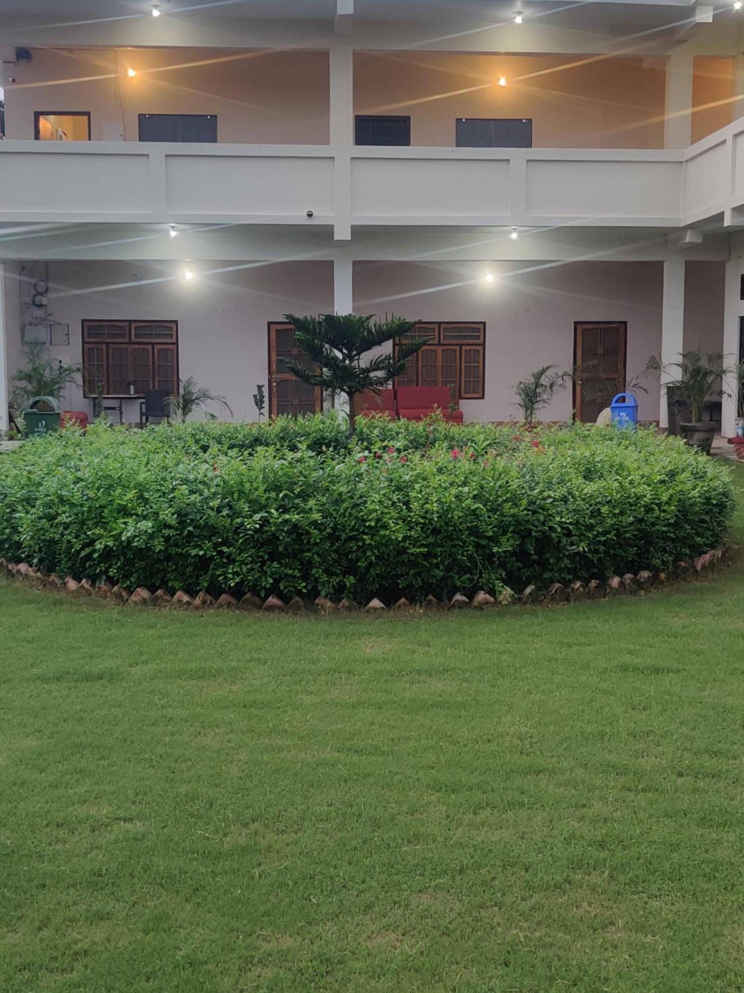 Jp International Naimisharanya Exterior foto